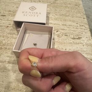 Kendra Scott 

Marisa 14k Yellow Gold Oval Solitaire Stud Earrings